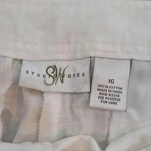 Studio Works Women's White Cotton Capri Pants - Picture 5 of 8